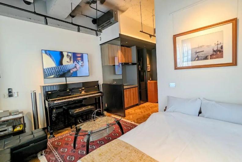 Acoustic Garage Apartemen *