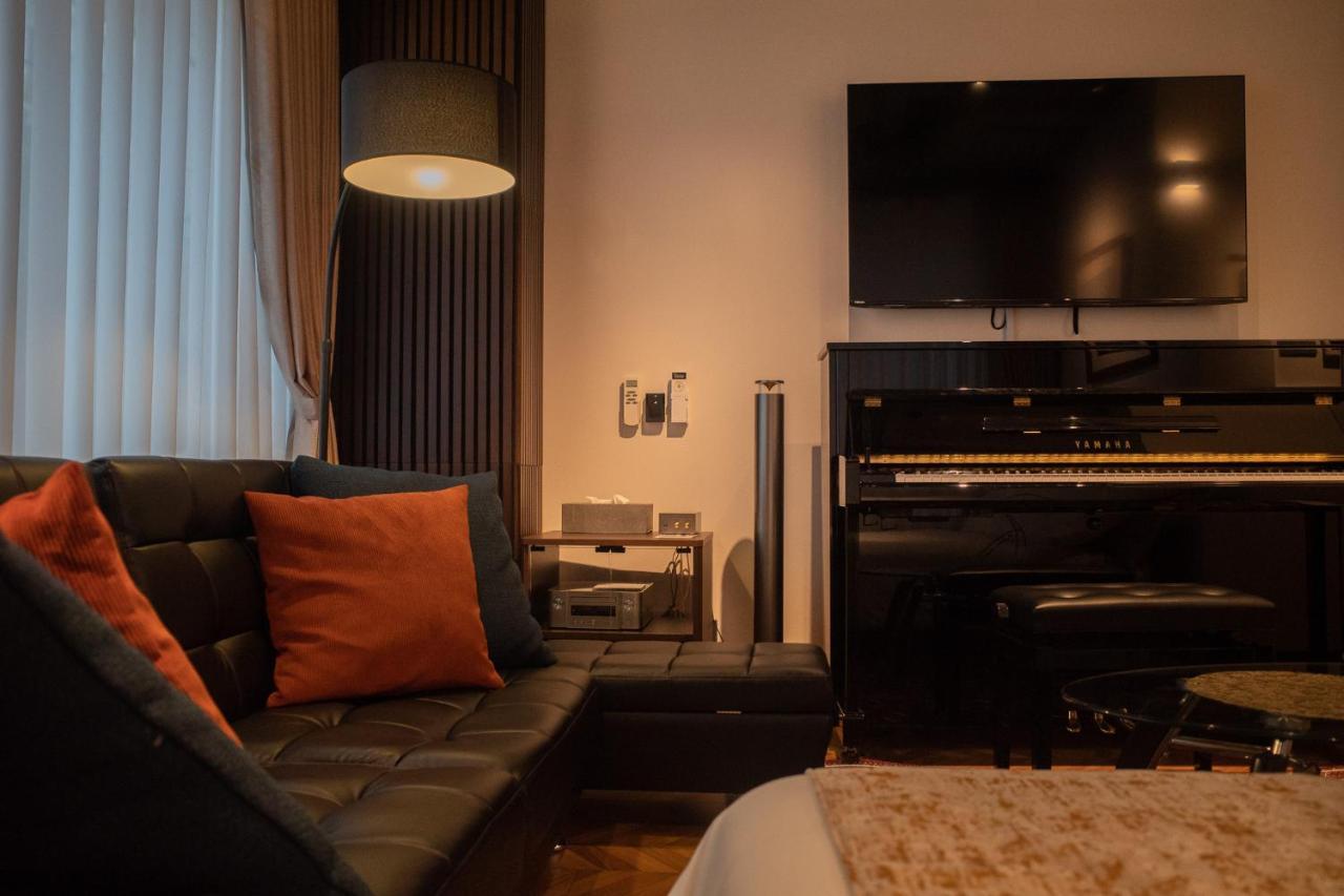 Acoustic Garage Apartment Tokyo